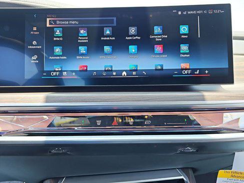 New 2025 BMW 750e xDrive w/ Premium Package image 21