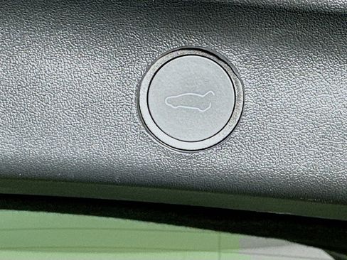 Used 2024 Tesla Model Y Long Range image 28