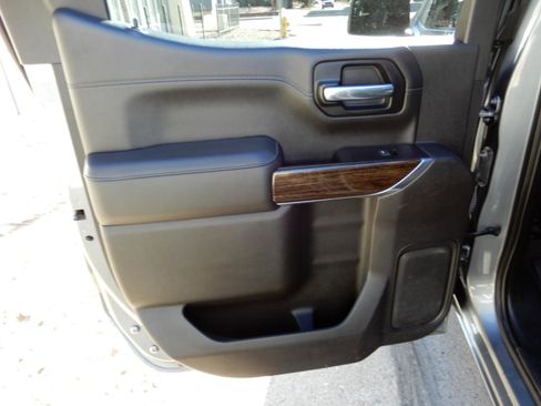 Used 2019 GMC Sierra 1500 SLE w/ SLE Value Package image 22