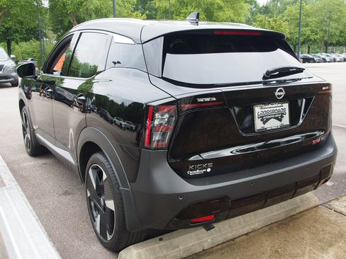 Used 2025 Nissan Kicks SR AWD/4WD image 5