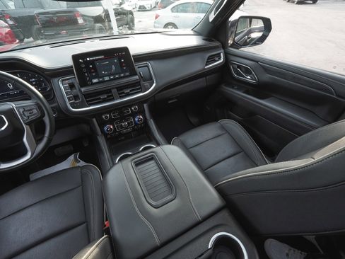 Used 2023 GMC Yukon SLT w/ SLT Premium Package image 47