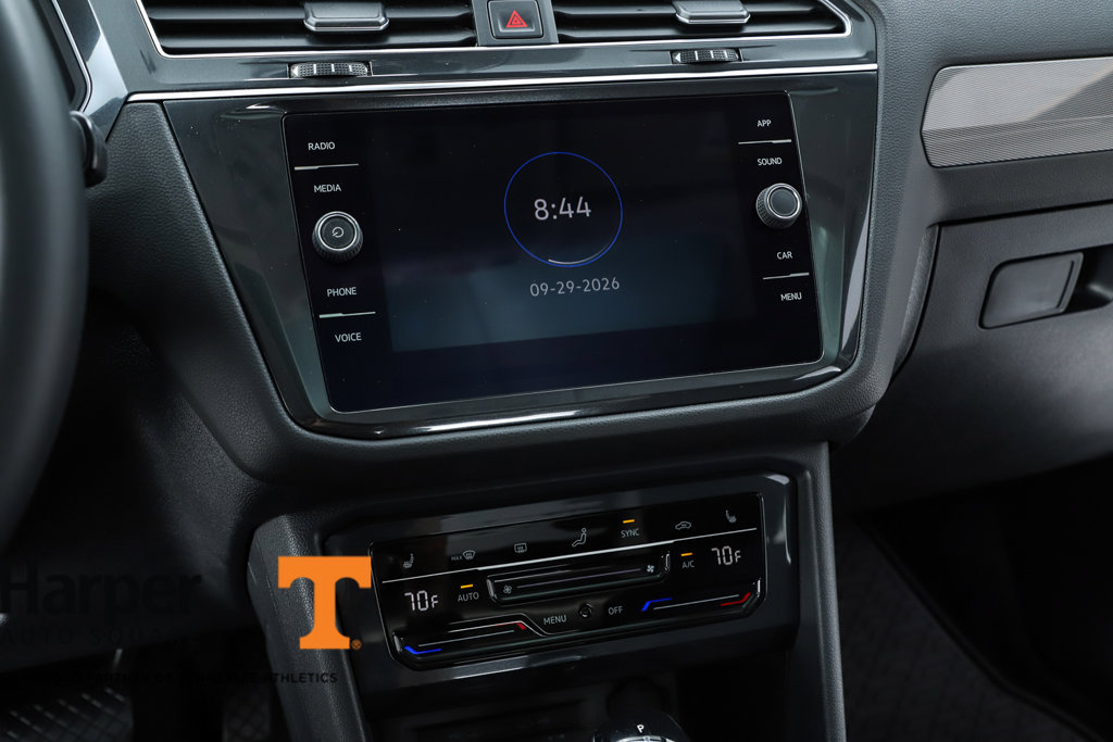 Used 2022 Volkswagen Tiguan SE AWD/4WD image 25