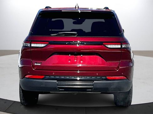 Used 2023 Jeep Grand Cherokee Altitude image 8