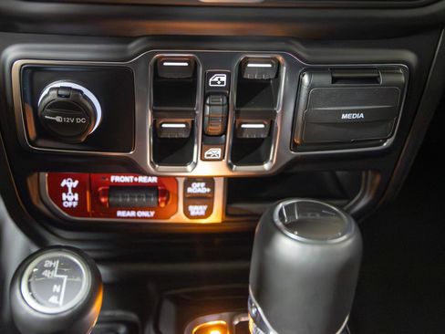 Used 2023 Jeep Gladiator Rubicon w/ Cold Weather Group image 87