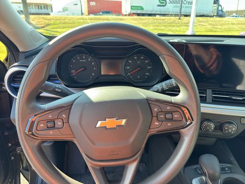 Used 2024 Chevrolet Trax LS image 11