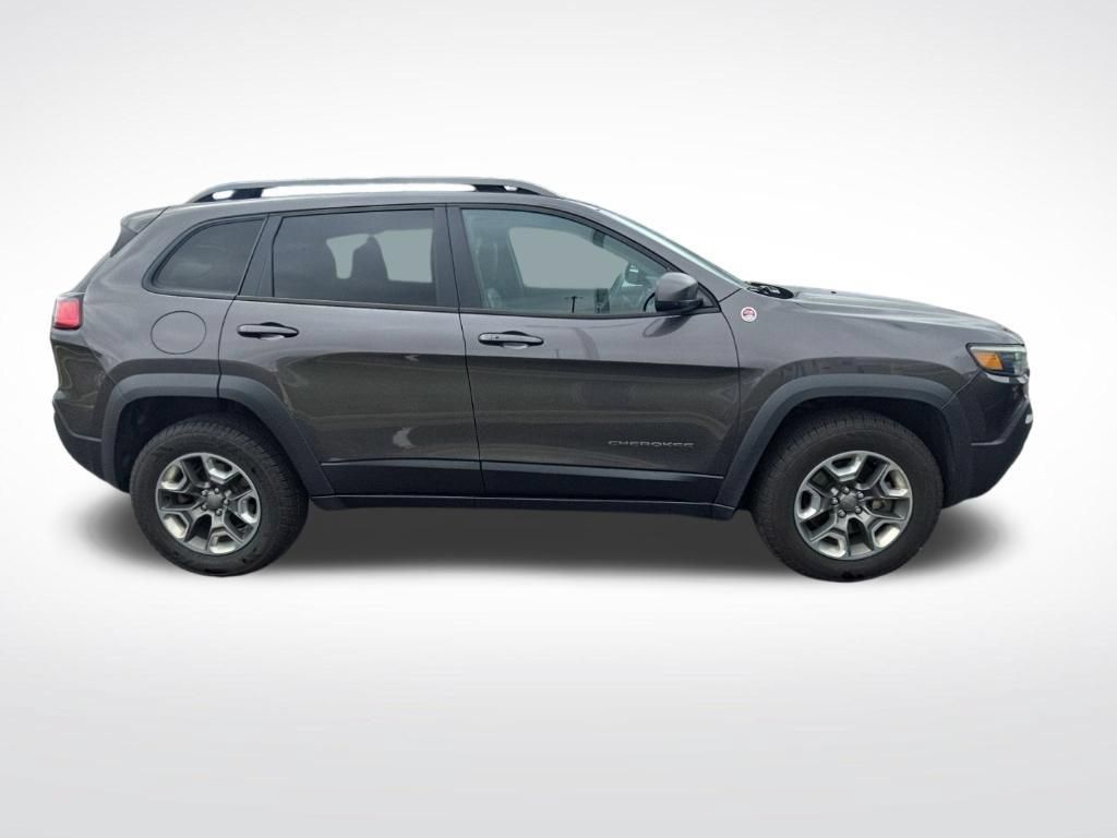 Used 2019 Jeep Cherokee Trailhawk w/ Cold Weather Group AWD/4WD image 2