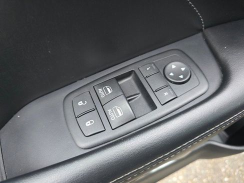 Used 2015 Dodge Challenger R/T Plus image 21