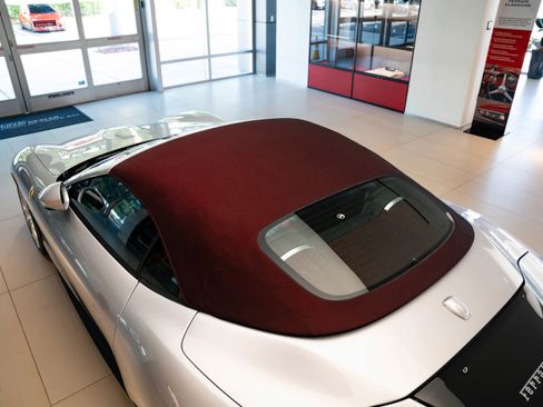 Used 2024 Ferrari Roma Spider image 27