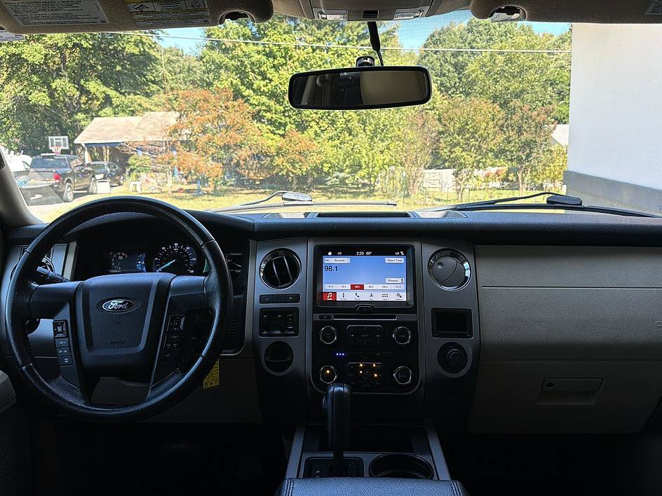Used 2017 Ford Expedition XLT w/ Equipment Group 202A RWD image 11