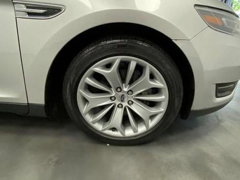 Used 2019 Ford Taurus Limited FWD image 17