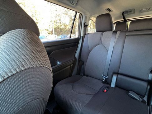 Used 2025 Toyota Highlander LE image 39