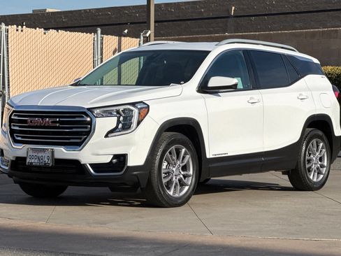 Used 2024 GMC Terrain SLT AWD/4WD image 8