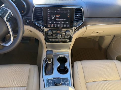 Used 2020 Jeep Grand Cherokee Overland image 11
