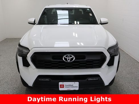 Certified 2025 Toyota Tacoma TRD Off-Road image 3