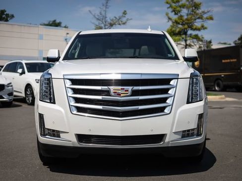 Used 2017 Cadillac Escalade Luxury AWD/4WD image 7