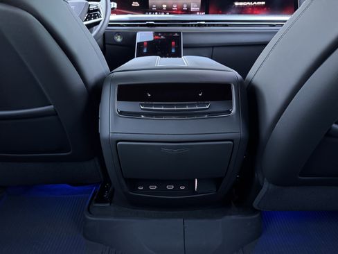 Used 2025 Cadillac Escalade V image 28