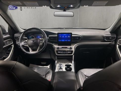 Used 2022 Ford Explorer XLT w/ Equipment Group 202A AWD/4WD image 2