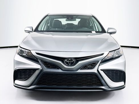 Used 2024 Toyota Camry SE FWD image 2
