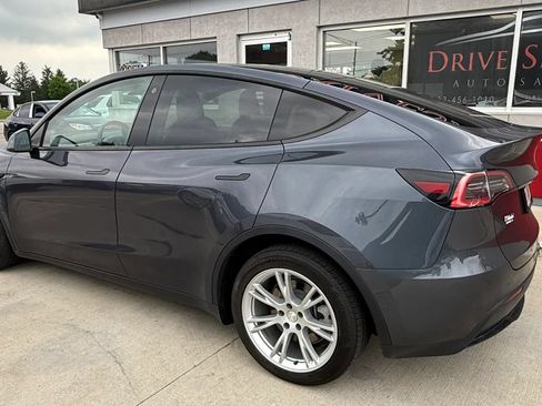 Used 2021 Tesla Model Y Long Range AWD/4WD image 4