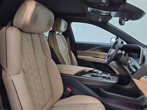 Certified 2025 Cadillac Lyriq Luxury w/ Nappa Leather Package AWD/4WD image 30