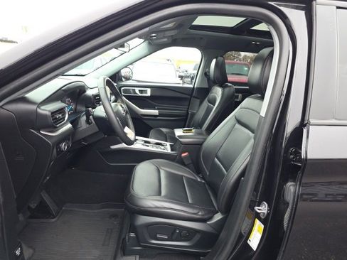 Used 2023 Ford Explorer XLT w/ Equipment Group 202A image 18