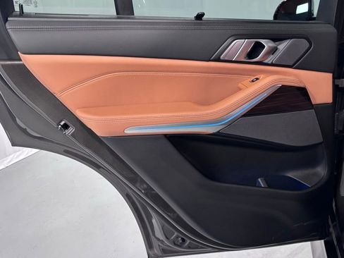 Used 2025 BMW X5 xDrive40i w/ M Sport Package image 22