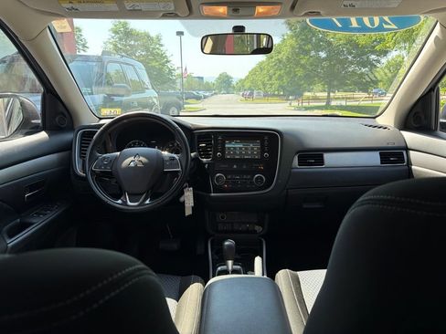 Used 2017 Mitsubishi Outlander ES AWD/4WD image 46