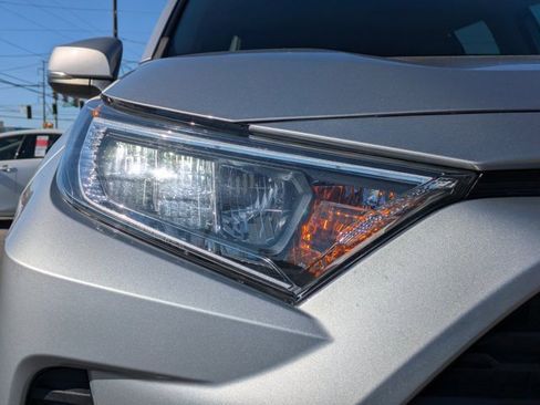 Used 2021 Toyota RAV4 XLE Premium image 9