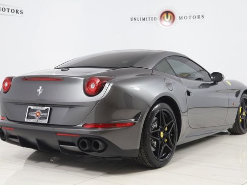Used 2018 Ferrari California T image 3