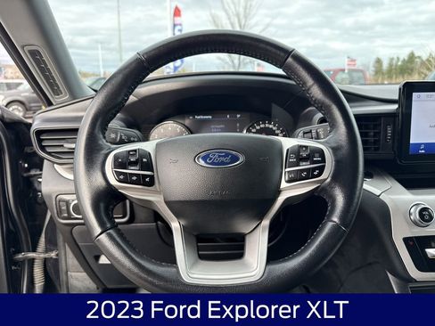 Used 2023 Ford Explorer XLT AWD/4WD image 19