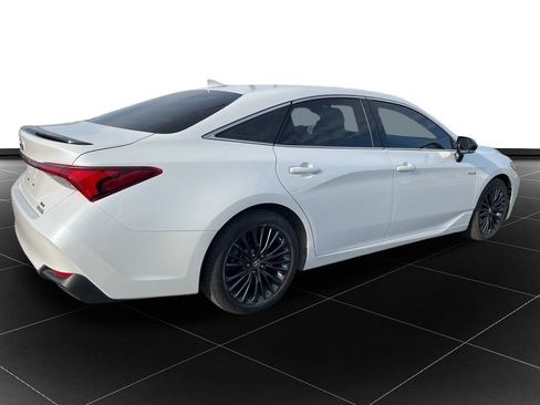 Used 2019 Toyota Avalon XSE image 5