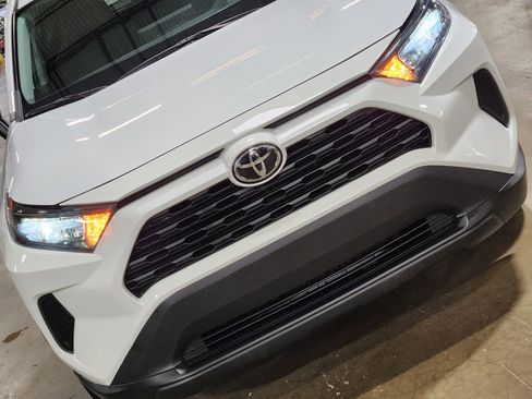 Used 2022 Toyota RAV4 LE AWD/4WD image 19