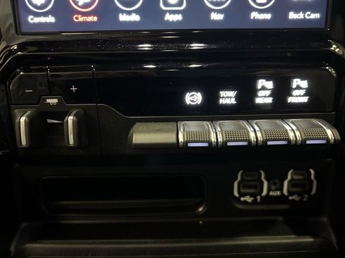 Used 2020 RAM 3500 Laramie image 17