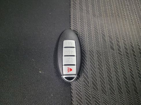 Used 2021 Nissan Versa SV FWD image 32