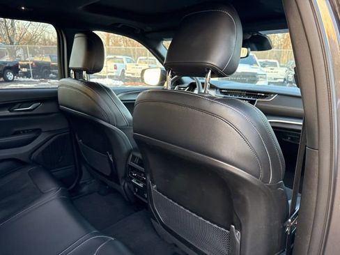 Used 2023 Jeep Grand Cherokee Altitude image 22