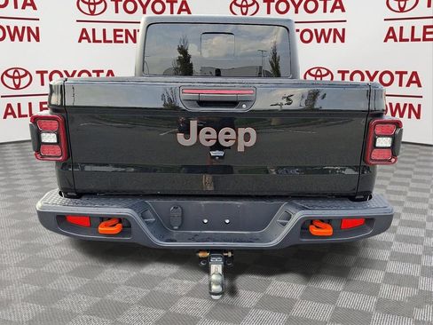 Used 2025 Jeep Gladiator Mojave w/ Convenience Group AWD/4WD image 7