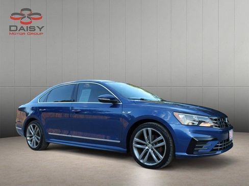 Used 2017 Volkswagen Passat 1.8T R-Line FWD image 3