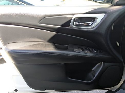 Used 2020 Nissan Pathfinder S image 13