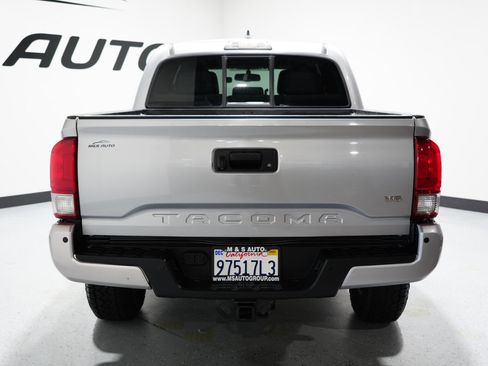 Used 2016 Toyota Tacoma TRD Off-Road image 6