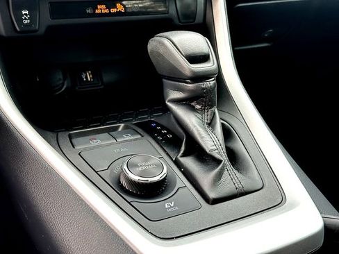 Used 2024 Toyota RAV4 LE AWD/4WD image 15