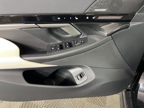 Used 2025 BMW 530i xDrive w/ Premium Package image 12