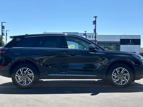 Used 2025 Lincoln Corsair FWD w/ Equipment Group 101A image 9