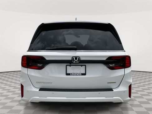 Used 2026 Honda Odyssey Touring image 4