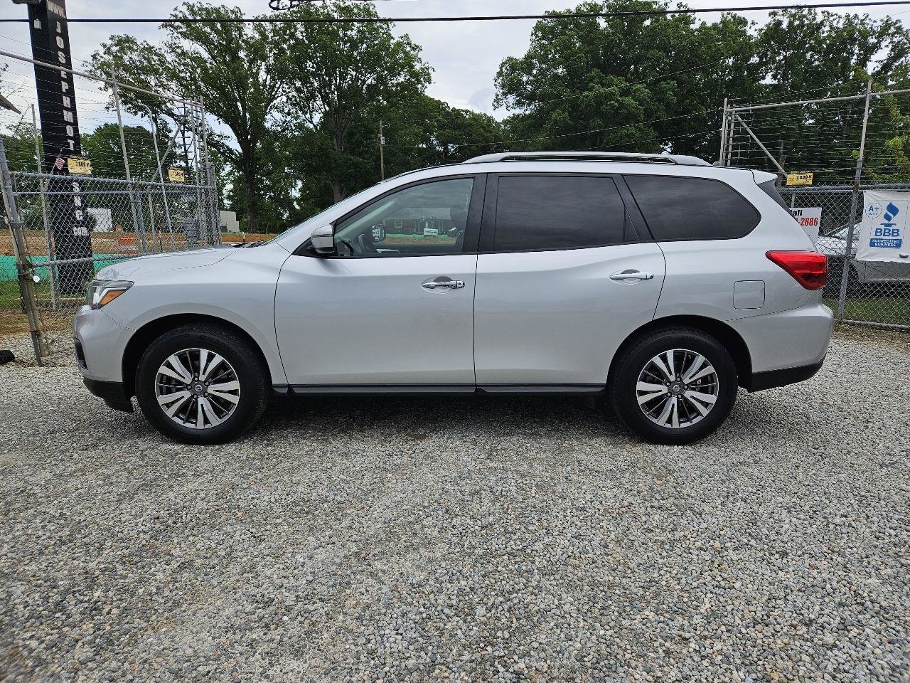 Used 2019 Nissan Pathfinder S AWD/4WD image 2