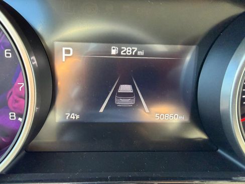 Used 2023 Kia Carnival LX FWD image 11