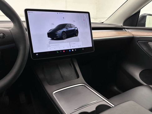 Used 2025 Tesla Model Y Long Range image 27