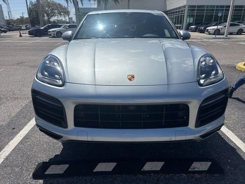 Used 2022 Porsche Cayenne image 2