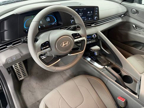 Certified 2026 Hyundai Elantra Sport image 12