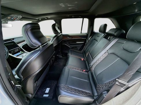 Used 2025 Jeep Grand Cherokee Summit w/ Obsidian Package AWD/4WD image 21