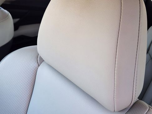 Used 2023 Subaru Ascent Limited w/ Technology Package image 15